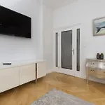 Stylish Parkowa In By Renters * ソポト