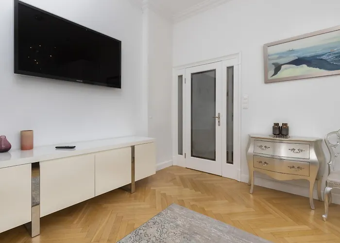 Stylish Parkowa In By Renters * סופוט